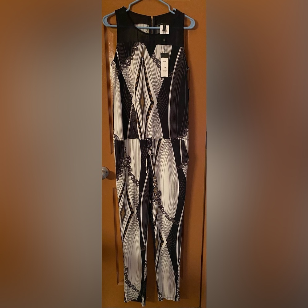 NEW - BCBGMAXAZRIA Black & White Geometric Sleeveless Jumpsuit. Medium.